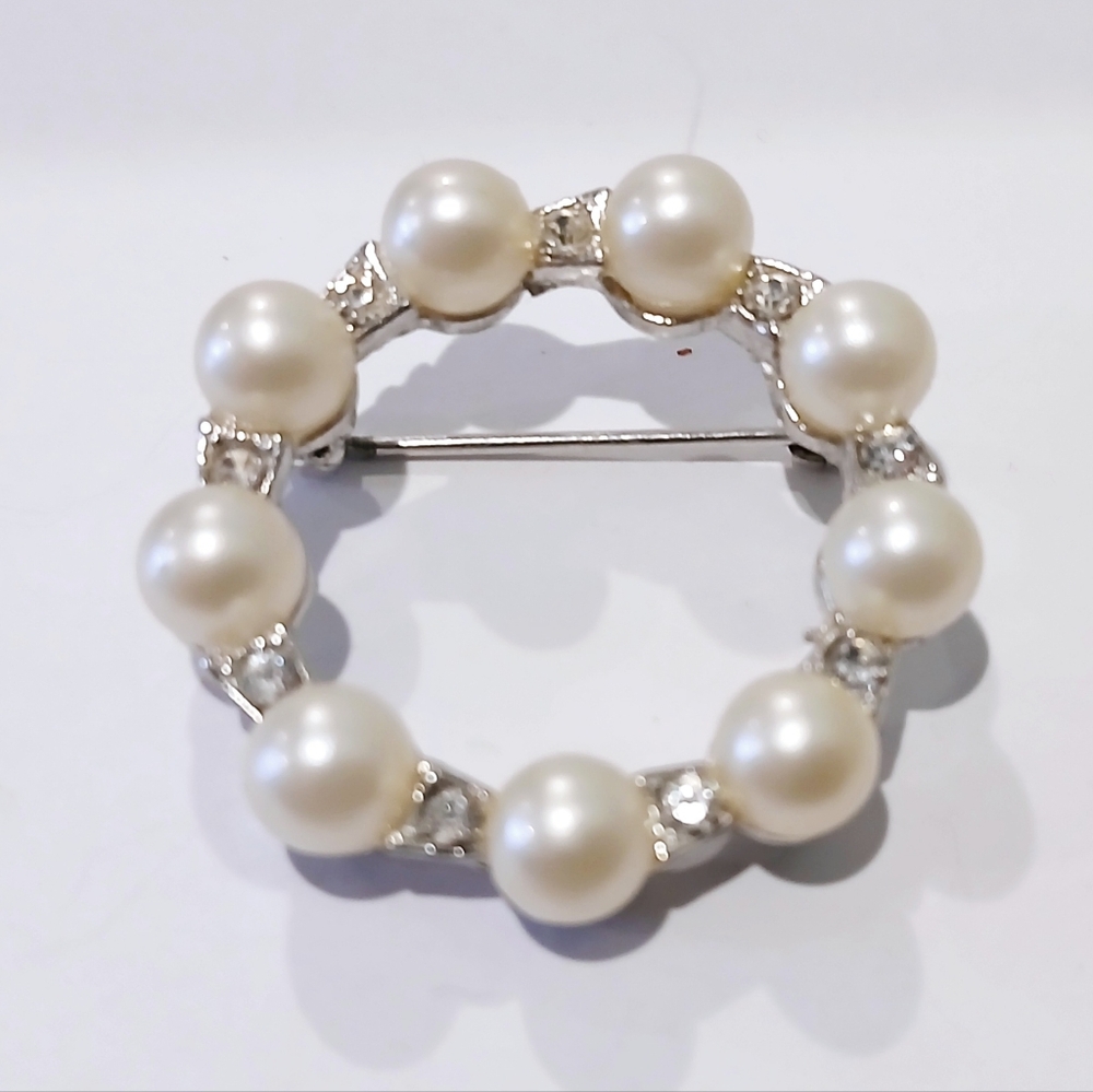 Vintage Faux Pearl and Silver Tone Brooch